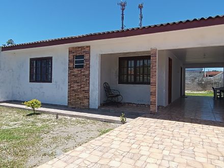 Ref.:R-021 - Residência, a poucos metros da Praia, no Balneário Caravelas em Matinhos - Pr