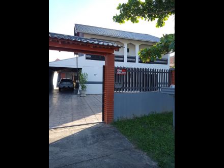 Ref.: S-081 - Excelente sobrado proximo a praia no balneário Ipacaraí