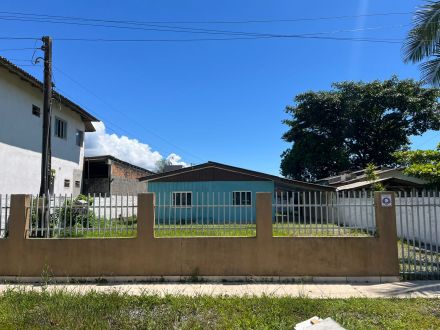 Ref.: R-275  Residência mista edificada em terreno de 399 m² - Itapoá SC
