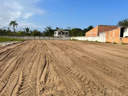 Ref.: T-063 02 Lotes juntos, medindo 12,5 x 48,25 cada, dando um total de 1.206 m2 em Matinhos -PR