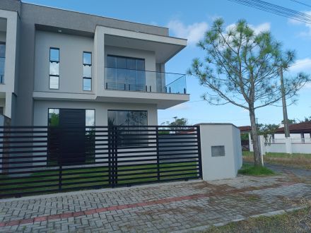 Ref.: S-086 Ótimo sobrado novo em Itapoá - SC